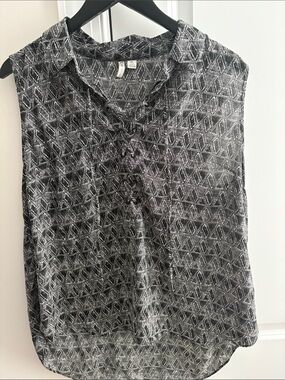 Cato Black & White Geometric Sleeveless Button-Front Camisole